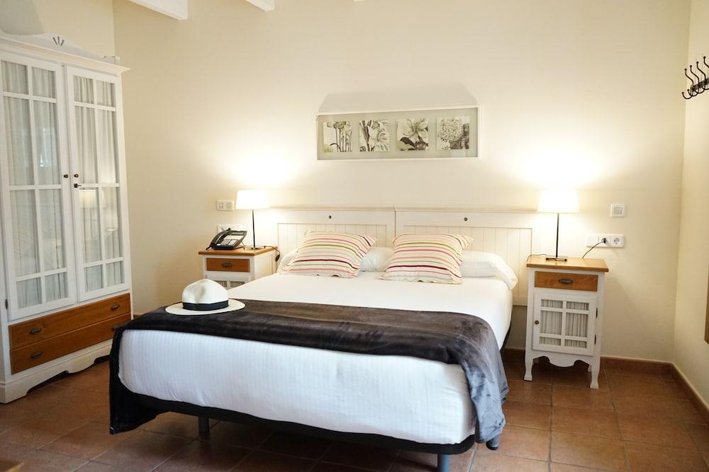 Hotel Es Mercadal Ngoại thất bức ảnh