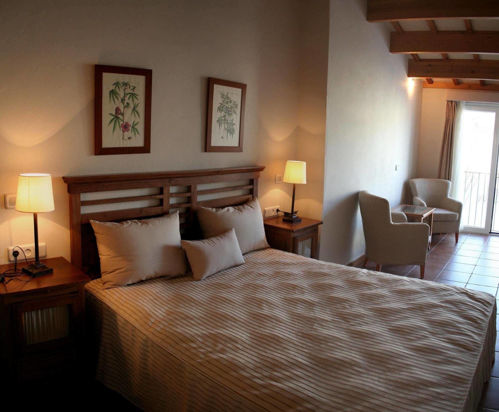 Hotel Es Mercadal Ngoại thất bức ảnh